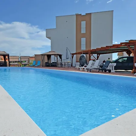 Stunning In With Wifi Apartman